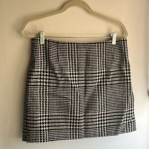 Black and white houndstooth mini pencil skirt